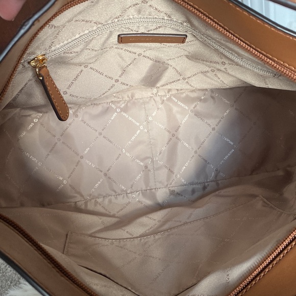 Michael Kors Purse - Picture 4 of 8